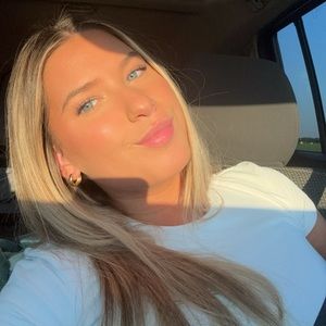 Meet your Posher, Mia